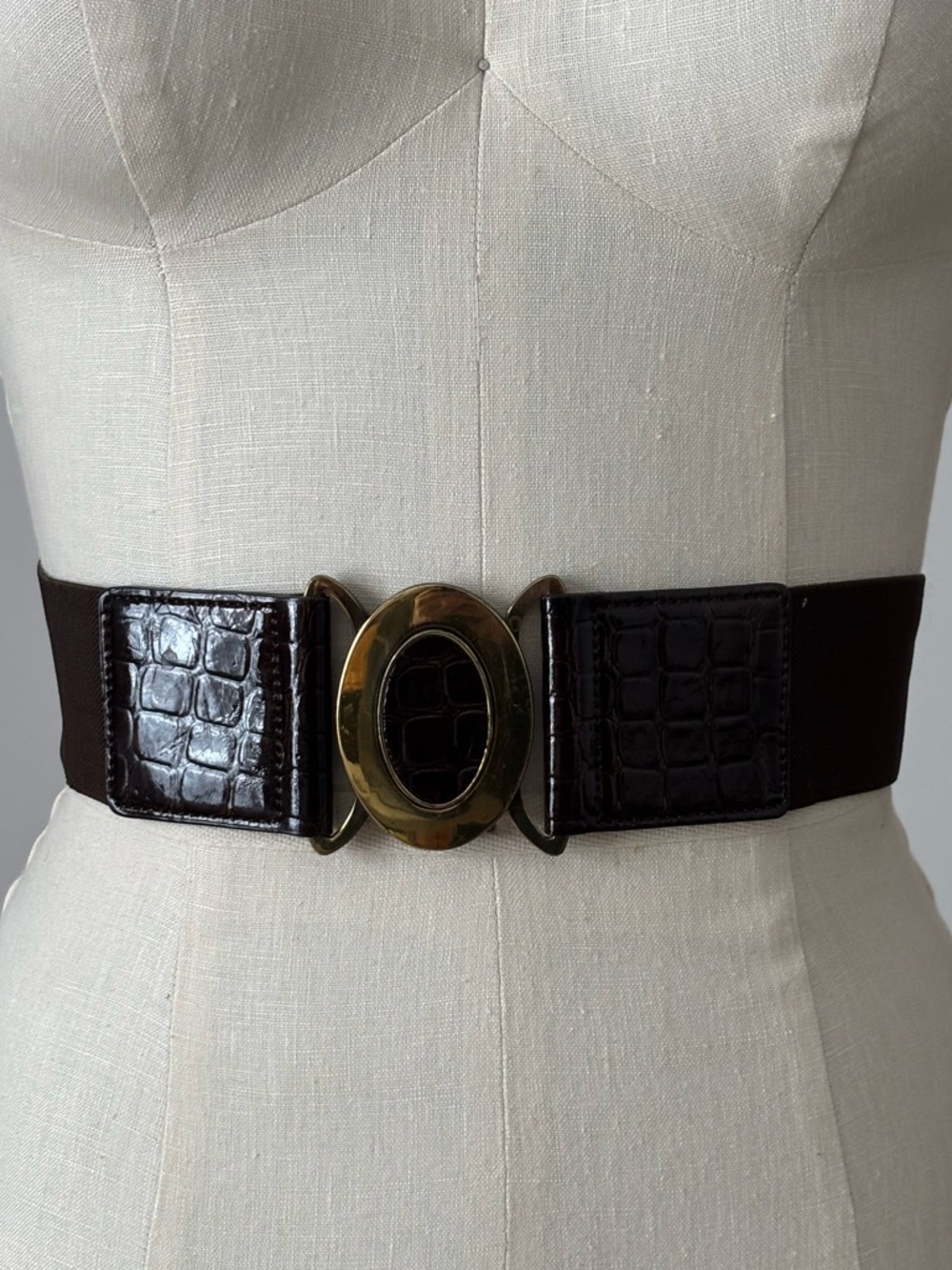 Vintage Nine West Brown Elastic Waist Belt w Croc-Embossed Oval Gold Tone Buckle